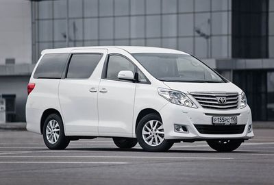 Автостекла Toyota Alphard II c установкой в Москве